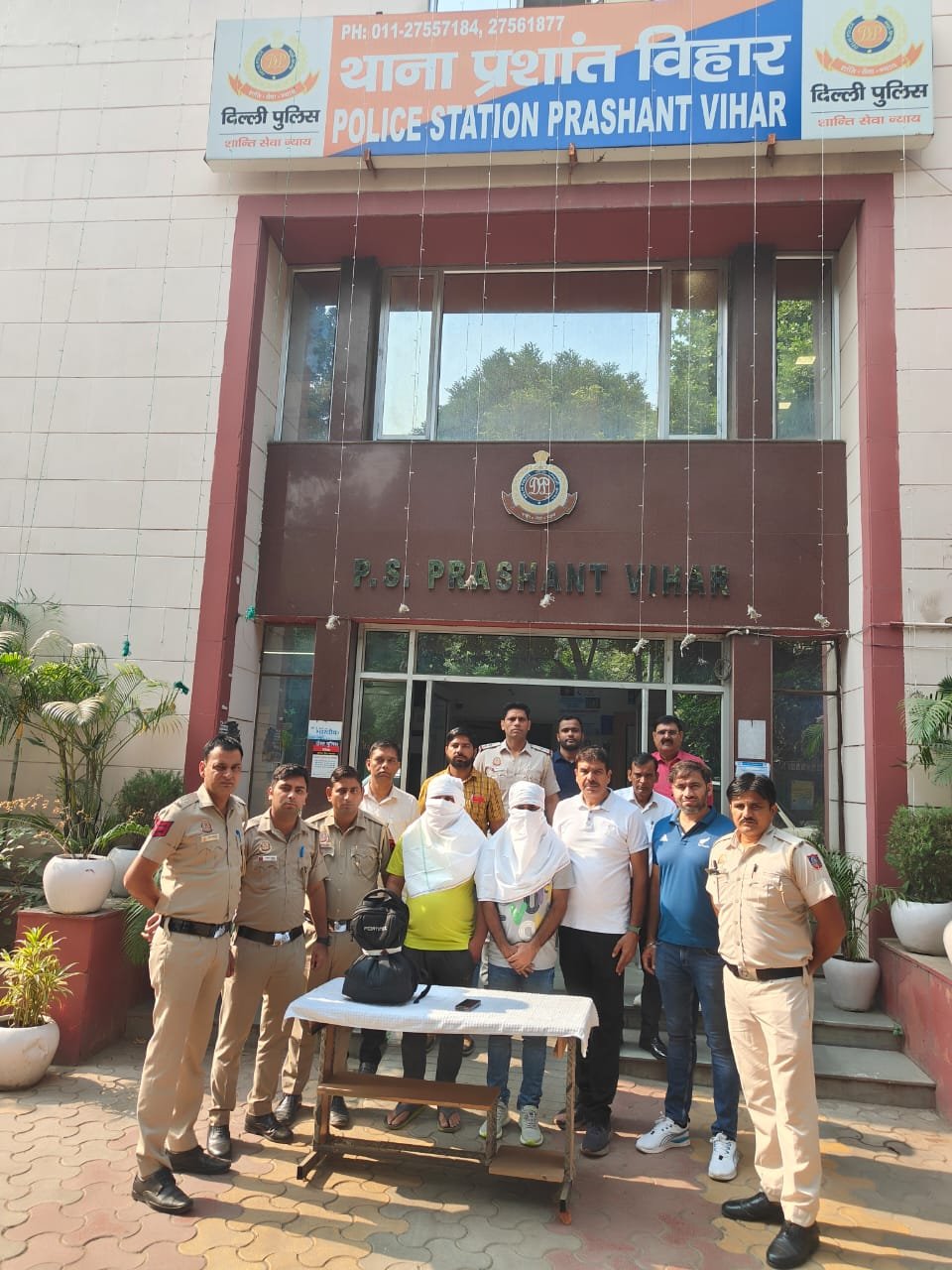 दिल्ली पुलिस ने DRDO वैज्ञानिक दंपति को बंधक बनाकर हुई लूट का पर्दाफाश किया ।