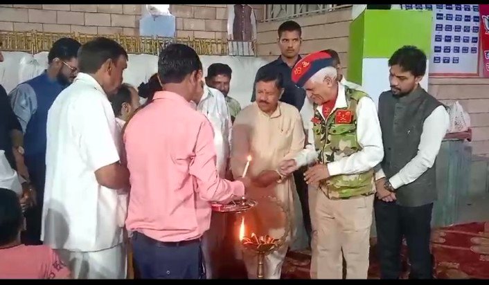 दिल्ली छावनी विकास समिति ने लोगों के उत्थान के लिए पहल की, स्थानीय लोगों की सुविधा के दो बसों को किया सुपुर्द ।
