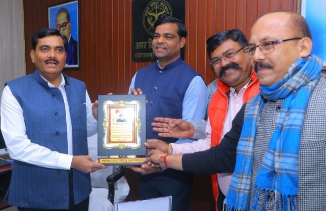 गाजियाबाद पेरेंट्स एसोसिएशन ने डीएम को “शिक्षा सुव्यवस्था शिरोमणि ” सम्मान से नवाजा