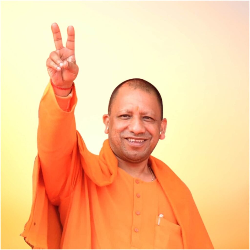 मुख्यमंत्री योगी पहुंचे प्रयागराज, पदाधिकारियों के साथ करेंगे बैठक मुख्यमंत्री योगी पहुंचे प्रयागराज, पदाधिकारियों के साथ करेंगे बैठक