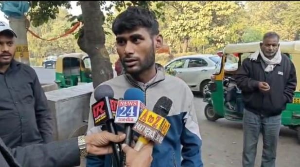 राजधानी दिल्ली में अपराधियों के हौसले बुलंद, चलते ऑटो से युवती का हाथ पकड़कर खींचा 