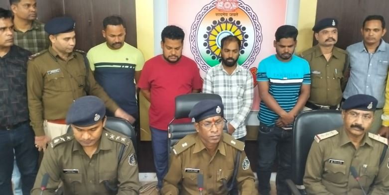 नौकरी लगाने के नाम पर करोड़ो की ठगी करने वाले आरोपियो पर बिलासपुर पुलिस का प्रहार नौकरी लगाने के नाम पर करोड़ो की ठगी करने वाले आरोपियो पर बिलासपुर पुलिस का प्रहार