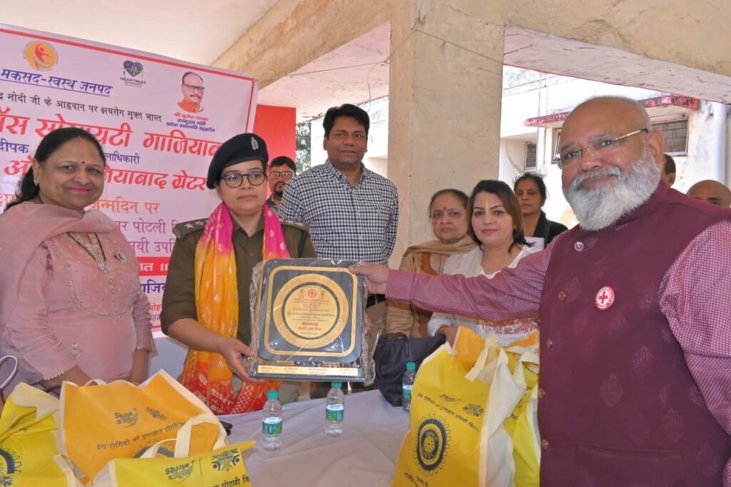 गाजियाबाद रेडक्रास सोसाइटी के सभापति सुभाष गुप्ता व इनर व्हील क्लब की अध्यक्षा सुषमा गुप्ता ने सहायक पुलिस आयुक्त पूनम मिश्रा को किया सम्मानित । गाजियाबाद रेडक्रास सोसाइटी के सभापति सुभाष गुप्ता व इनर व्हील क्लब की अध्यक्षा सुषमा गुप्ता ने सहायक पुलिस आयुक्त पूनम मिश्रा को किया सम्मानित ।