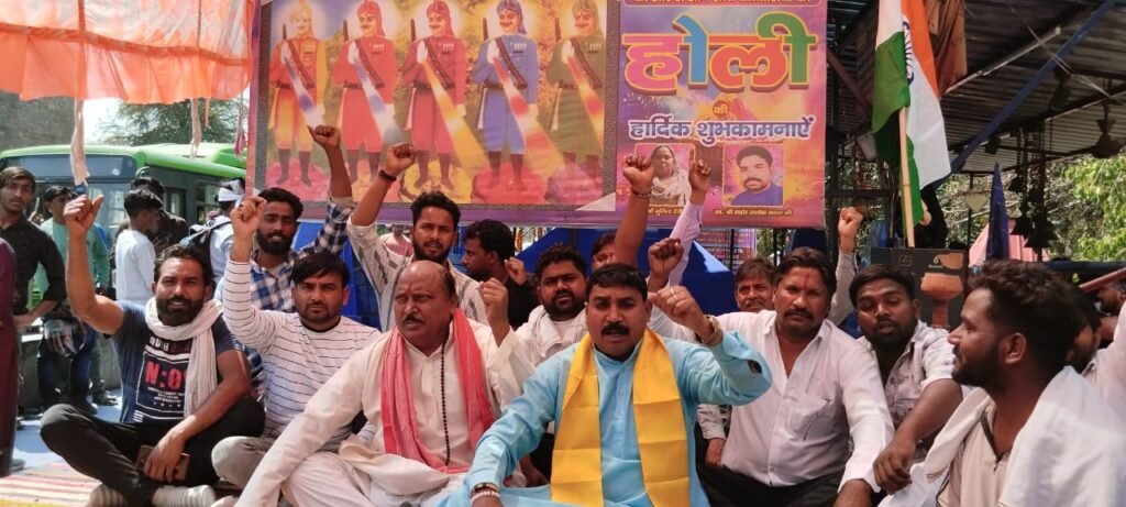 राष्ट्रीय वाल्मीकि सेना सामाजिक संगठन के द्वारा जमुना बाजार नीली छतरी मंदिर के प्रांगण तोड़फोड़ के विरोध में जोरदार धरना प्रदर्शन किया गया । राष्ट्रीय वाल्मीकि सेना सामाजिक संगठन के द्वारा जमुना बाजार नीली छतरी मंदिर के प्रांगण तोड़फोड़ के विरोध में जोरदार धरना प्रदर्शन किया गया ।