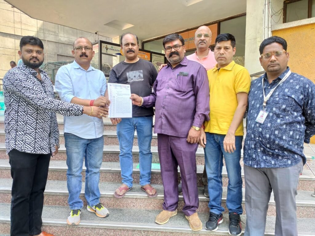गाजियाबाद पेरेंट्स एसोसिएशन ने, नगर निगम के स्कूल की, मान्यता के लिए नगर आयुक्त से, की मुलाकात । गाजियाबाद पेरेंट्स एसोसिएशन ने, नगर निगम के स्कूल की, मान्यता के लिए नगर आयुक्त से, की मुलाकात ।