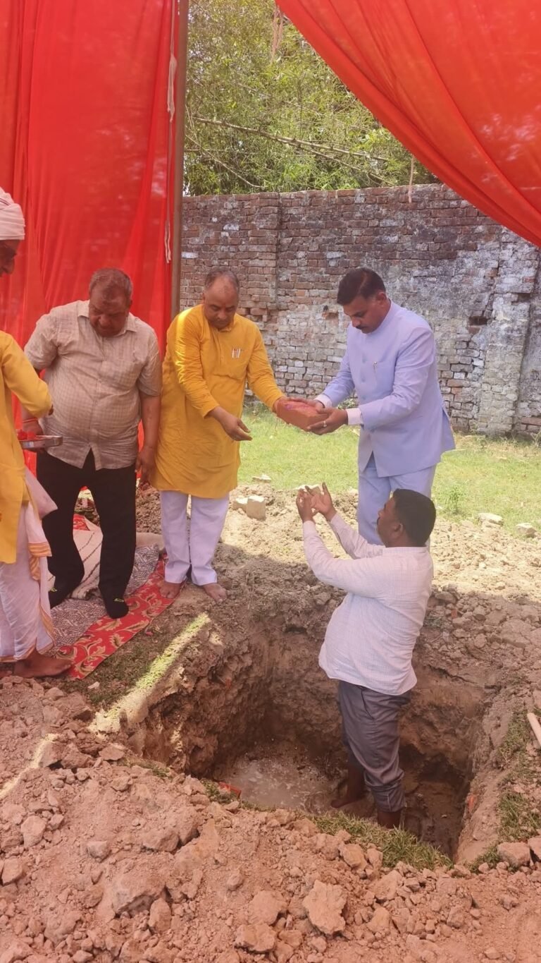 डॉ0 आलोक कुमार मिश्रा जी ने रखी एच. आर. इंटर कॉलेज की नई बिल्डिंग की आधार शिला ।