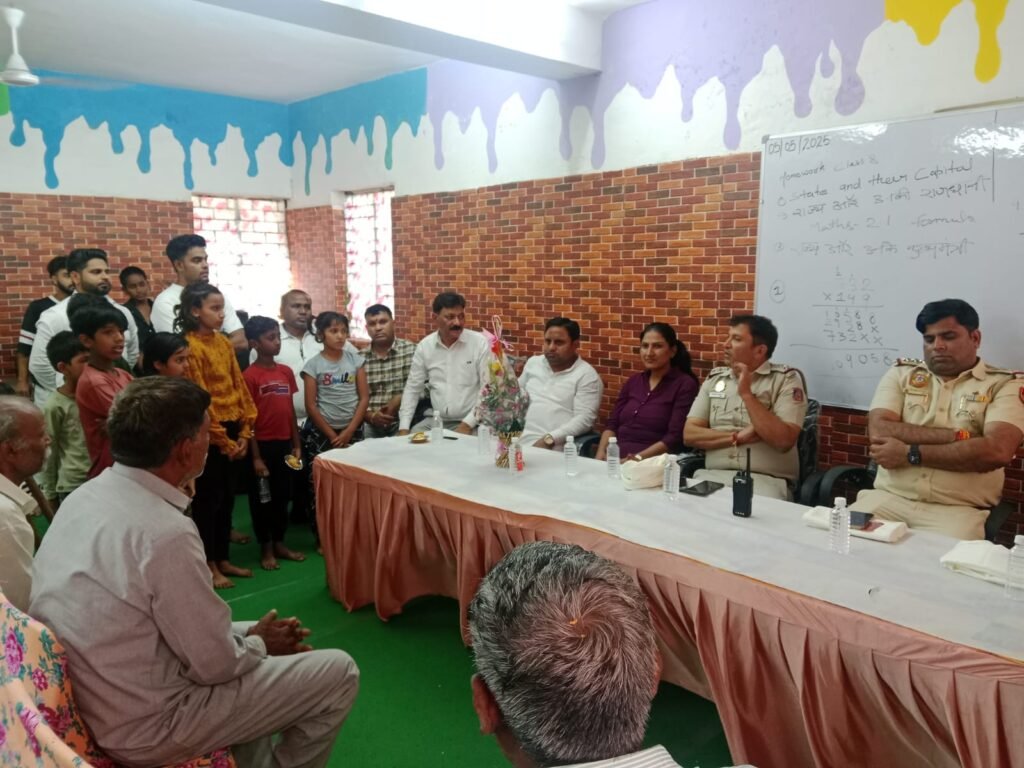 पूर्वी दिल्ली थाना मयूर विहार में जनता पुलिस के बीच हुआ संवाद ।