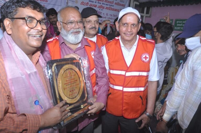 रेड क्रॉस सोसाइटी के जन्म दिन के अवसर पर क्षय रोगियों को पुष्टाहार वितरण किया ।