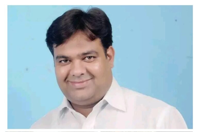 नगर निगम के स्वास्थ्य विभाग में हो रहा है, करोड़ों रुपए का घोटाला। डॉक्टर पवन गौतम पार्षद पति वार्ड नंबर 18 व  आर डब्लू ए अध्यक्ष, शास्त्री नगर गाजियाबाद ।