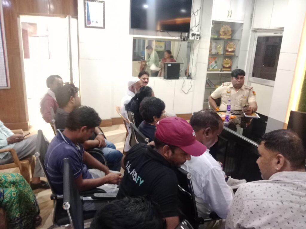 पूर्वी जिला थाना मयूर विहार के जे जे क्लस्टर हाउस में ATO प्रमोद कुमार जी की अध्यक्षता की गई, जिसमें लोगों द्वारा समस्याओं रखा गया । पूर्वी जिला थाना मयूर विहार के जे जे क्लस्टर हाउस में ATO प्रमोद कुमार जी की अध्यक्षता की गई, जिसमें लोगों द्वारा समस्याओं रखा गया ।