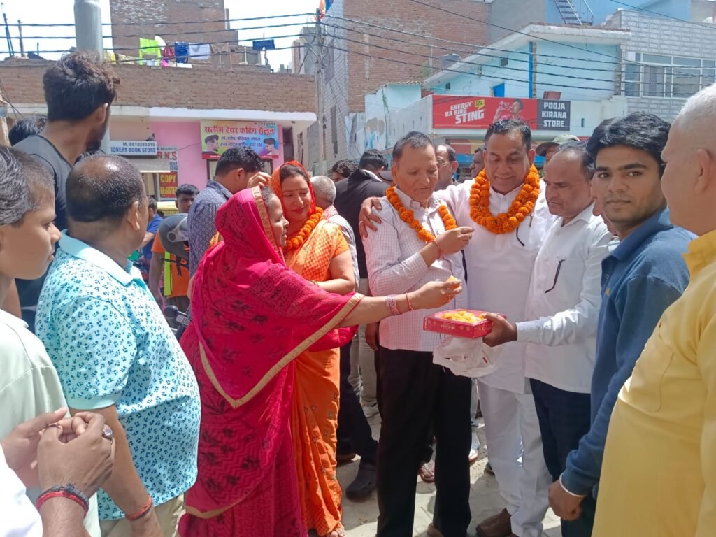 वार्ड 11 में पार्षद श्रीमती छाया संजय त्यागी के नेतृत्व, भाजपा के वरिष्ठ कार्यकर्ता से विकास का कराया शुभारंभ । वार्ड 11 में पार्षद श्रीमती छाया संजय त्यागी के नेतृत्व, भाजपा के वरिष्ठ कार्यकर्ता से विकास का कराया शुभारंभ ।