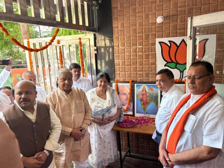 केंद्र की 11 साल की उपलब्धियों की गाजियाबाद भाजपा महानगर कार्यालय में प्रियदर्शनी का आयोजन किया गया ।