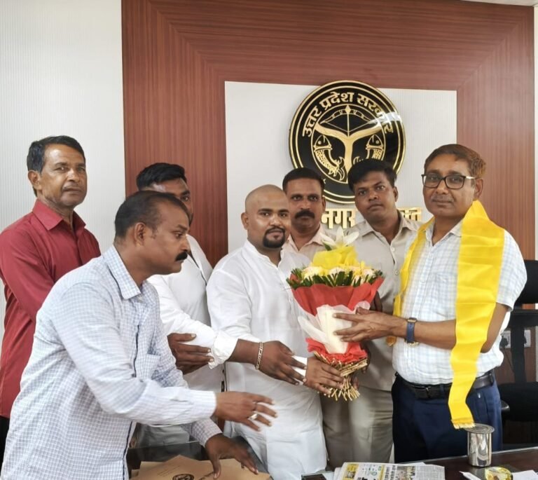 मोहित सूद वाल्मीकि महानगर अध्यक्ष ने श्री जंग बहादुर सिंह यादव को अपर आयुक्त नगर निगम गाजियाबाद बनने पर दी बधाई ओर शुभकामनाएं ।।