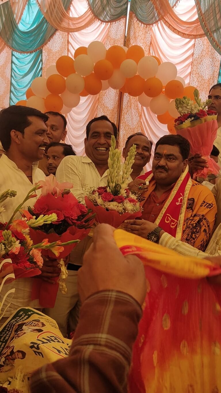 मुरादाबाद विधानसभा से, विधायक अजीत पाल त्यागी को बीजेपी कार्यकर्ताओं ने दी जन्मदिन की बधाई ।