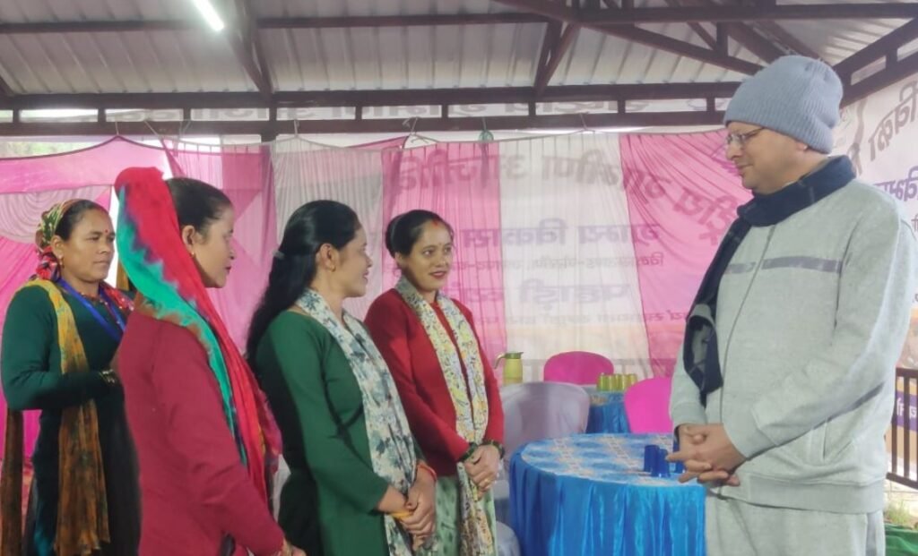 भराड़ीसैंण में सीएम धामी का प्रातः भ्रमण, महिलाओं और सफाई कर्मियों से किया संवाद भराड़ीसैंण में सीएम धामी का प्रातः भ्रमण, महिलाओं और सफाई कर्मियों से किया संवाद