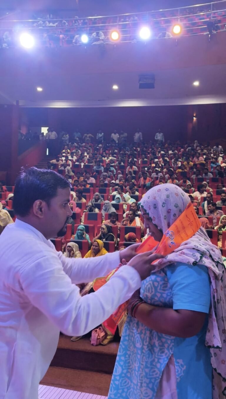 मेरी आवाज सुनो जनकल्याण समिति के मेरठ मंडल अध्यक्ष ने किया सफाई कर्मियों स्वागत।