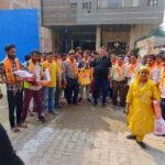 भाजपा पार्षद सचिन डागर, वार्ड 60 ने, निगम कर्मचारियों के साथ उपहार देकर मनाया ।