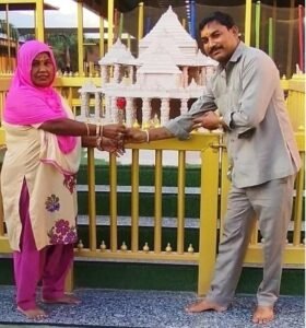 सुरेन्द्र सिंह चंदेल की शादी की सालगिरह पर कार्यकर्ताओं ने किया जोरदार स्वागत ।