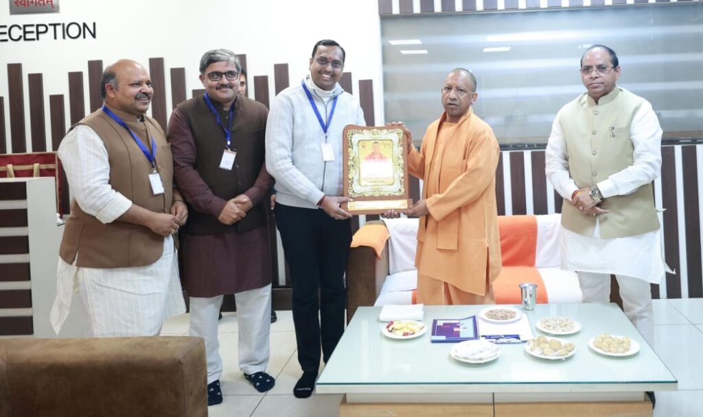 गाजियाबाद में सीएम योगी की विशेष बैठक, SIR अभियान को बताया लोकतंत्र का ‘बूस्टर डोज़’