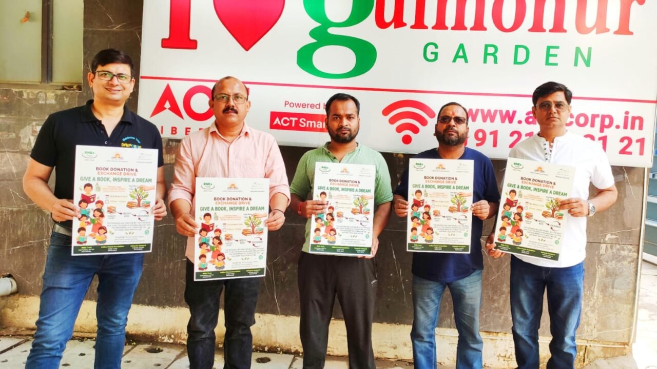 राजनगर एक्सटेंशन में “बुक एक्सचेंज मेले ” को लेकर जागरूकता अभियान तेज, सोसाइटियों में पहुंचा संदेश ।