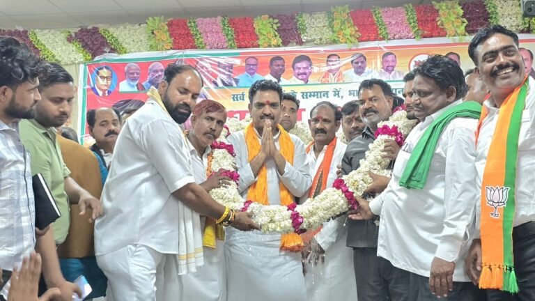 नट घुमंतू समाज ने एटा में किया आभार सम्मेलन, मुख्यातिथि समाज कल्याण मंत्री असीम अरुण रहे मौजूद ।असीम अरुण