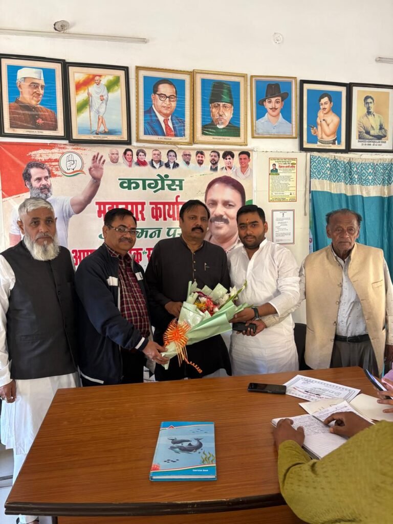 गाजियाबाद महानगर कांग्रेस कमेटी ने कुंदन मिश्रा को किया सम्मानित ।