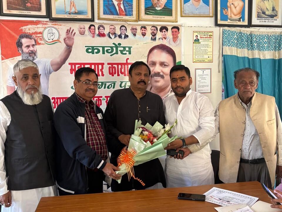 गाजियाबाद महानगर कांग्रेस कमेटी ने कुंदन मिश्रा को किया सम्मानित ।