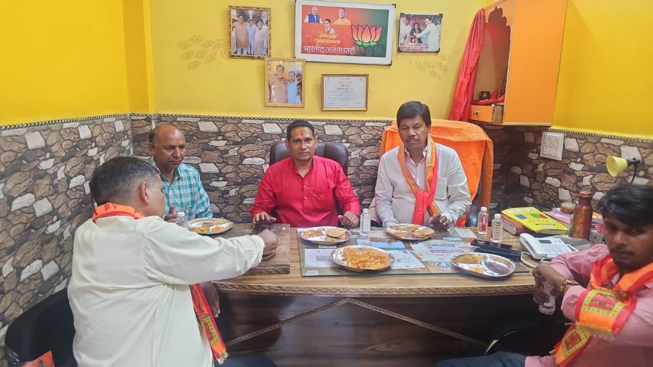 देश भर में हनुमान जयंती को बड़े धूमधाम से मनाया गया ।