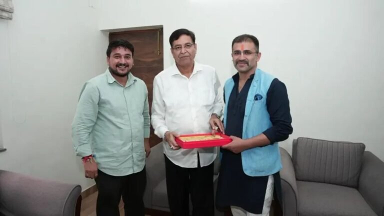 आज देहरादून में चुनाव संचालन समिति के अध्यक्ष व चकराता विधायक Pritam Singh जी के आवास पर, नवनियुक्त प्रदेश अध्यक्ष से मुलाकात की ।