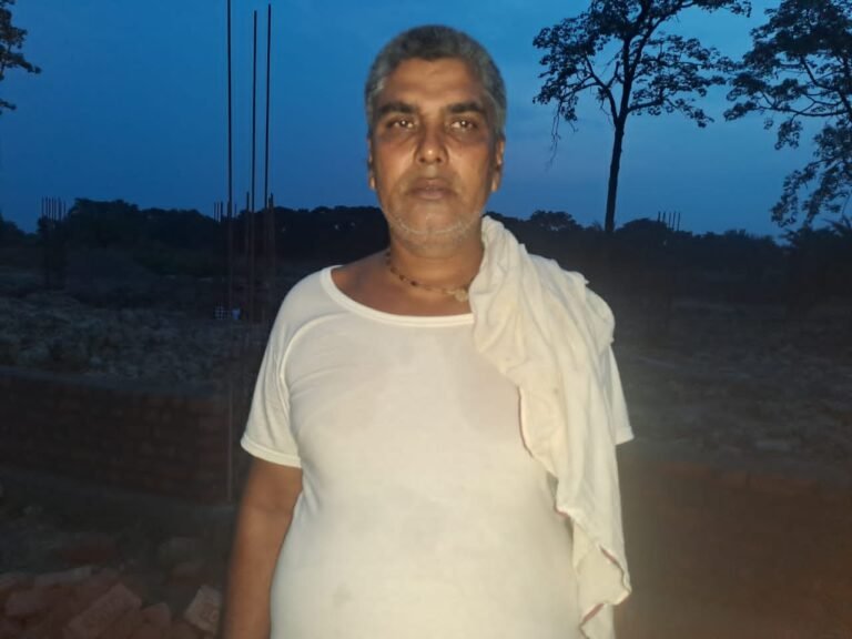 कानपुर में नकली हल्दी बनाने वाले गिरोह का भंडाफोड़ चावल पीसकर उसमें रंग मिलाकर बेची जा रही थी ।