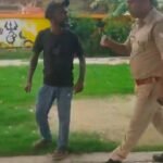 “साहब, मार क्यों रहे हो… गलती है तो थाने ले चलो!” — पूछताछ के नाम पर सिपाही का थप्पड़, वर्दी का रौब पड़ा भारी