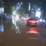 दिल्ली डूबी, सिस्टम सोया! बुराड़ी बना तालाब—बारिश ने खोली ‘कागज़ी विकास’ की पोल, जनता पूछ रही है: बजट गया कहाँ?