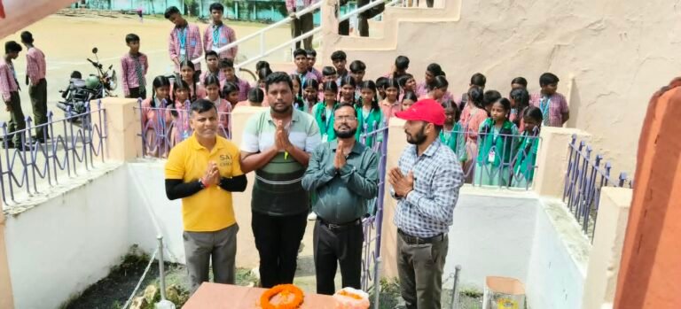 जामताड़ा गांधी मैदान की शहीद बेदी पर खुदीराम बोस को दी श्रद्धांजलि