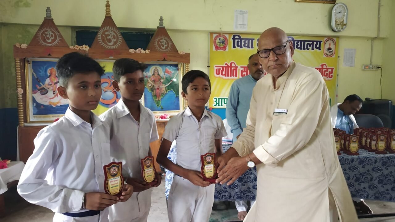 संकुल स्तरीय प्रश्नमंच प्रतियोगिता का आयोजन, विभिन्न विद्यालयों के भैया -बहनों ने दिखाया अपना ज्ञान