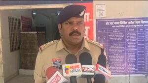उसलापुर के बंद प्लॉट के गार्ड रूम में मिली अज्ञात युवक की मिली लाश, टूटा मिला गेट का ताला ।