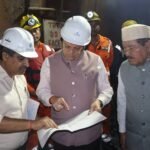 पीपलकोटी, चमोली में आपदा प्रभावित टनल क्षेत्र में चल रहे राहत एवं बचाव कार्यों का स्थलीय निरीक्षण किया ।