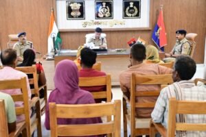 पुलिस कार्यालय में जनसुनवाई, आवेदकों को दिलाया न्याय का भरोसा।