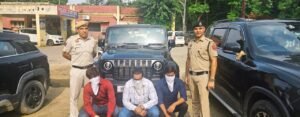 स्टंटबाजी व लापरवाही से वाहन चलाने वाले 03 आरोपी काबूसेक्टर-56 में स्टंटबाजी की वारदात में प्रयोग 01 कार बरामद