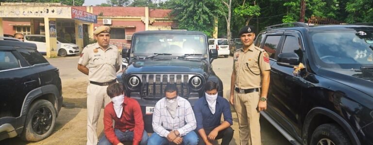स्टंटबाजी व लापरवाही से वाहन चलाने वाले 03 आरोपी काबूसेक्टर-56 में स्टंटबाजी की वारदात में प्रयोग 01 कार बरामद
