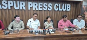 प्रेस क्लब में ‘ट्रिब्यूट टू द लेजेंडरी सिंगर्स’ के पोस्टर का विमोचन ।