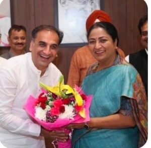 पूर्वी दिल्ली के शाहदरा जोन करीब साढ़े तीन बजे नगर निगम के शाहदरा जोन कार्यालय में अचानक हंगामा शुरू हो गया।