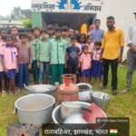 आज भोजन बंद है, मास्टर चोर है’ के नारों से गूंजा स्कूल,एम डी एम गबन के बाद सचिव फरार,