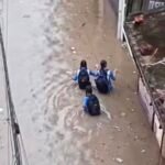 विधायको को भारी फंड मिलने के बावजूद एक बारिश में व्यवस्था की हवा निकली कमर तक पानी में जनता, जवाब देने वाला कौन?