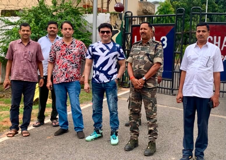 बॉलीवुड अभिनेता किस्सू राहुल पहुंचे खलारी-मैकलुस्कीगंज । बॉलीवुड अभिनेता किस्सू राहुल पहुंचे खलारी-मैकलुस्कीगंज ।