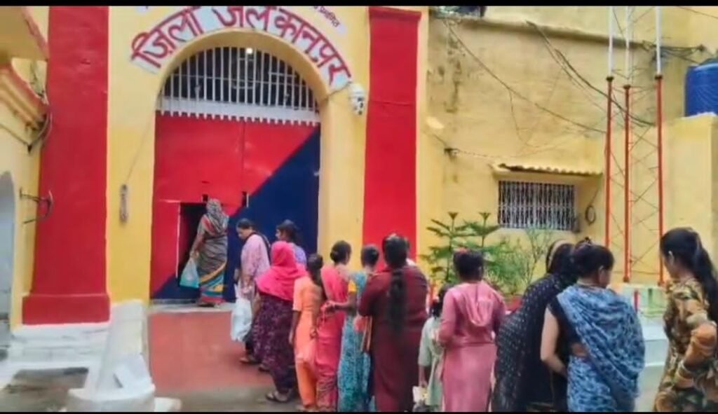 बन्दियों को रक्षाबंधन पर दिया बहनों को मिली बिना जाली के मुलाकात करने का अवसर*