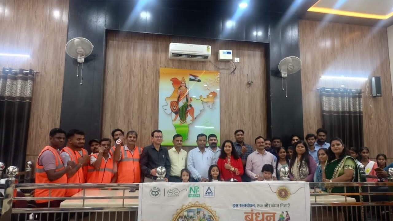 मुजफ्फरनगर पालिका अध्यक्ष ने सफाई कर्मीयों को राखी बांधकर स्वच्छ बनाने का लिया संकल्प*