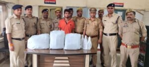 कानपुर सेंट्रल स्टेशन पर 1 लाख की अवैध अंग्रेजी शराब के साथ युवक गिरफ्तार ।  