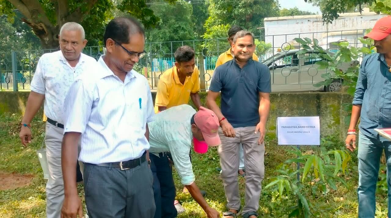 चित्तरंजन के एरिया 3 में पर्यावरण संरक्षण का संदेश, पौधरोपण कर हरियाली बढ़ाने का लिया संकल्प ।