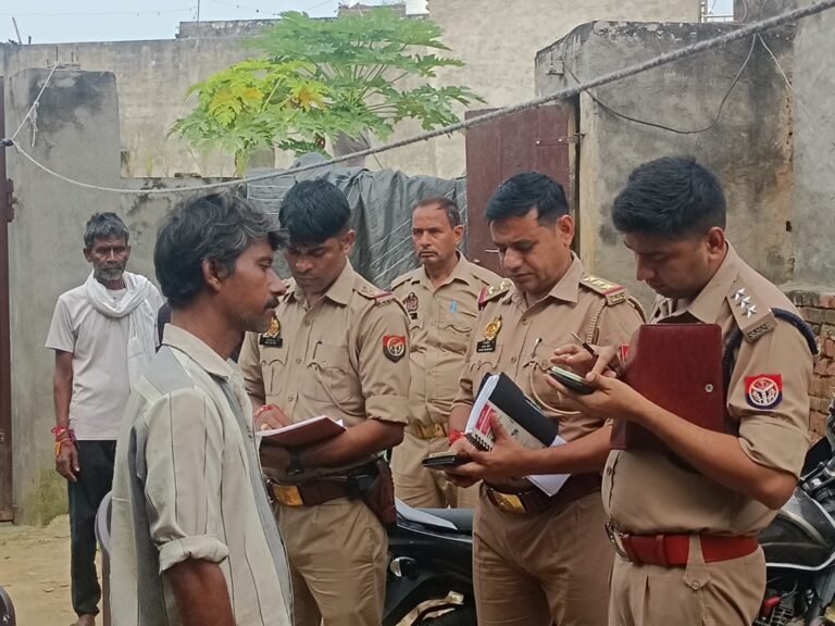 माधापुर में सोती दो लड़कियों पर तेजाब से हमला, मेरठ रेफर – C O व S H O मौके पर ।