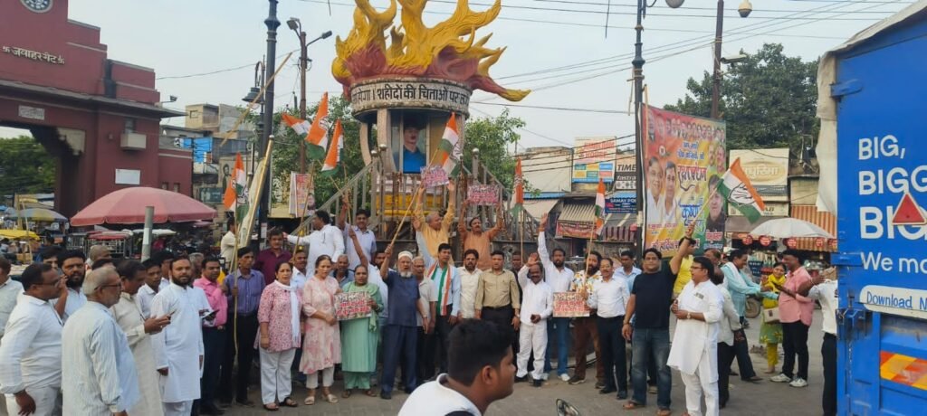 गाजियाबाद में कांग्रेस का जोरदार धरना-प्रदर्शन, जातिवादी राजनीति के खिलाफ उठाई आवाज ।